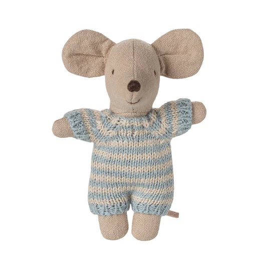 Stuffed toy mouse in a knitted blue and beige outfit on a white background
