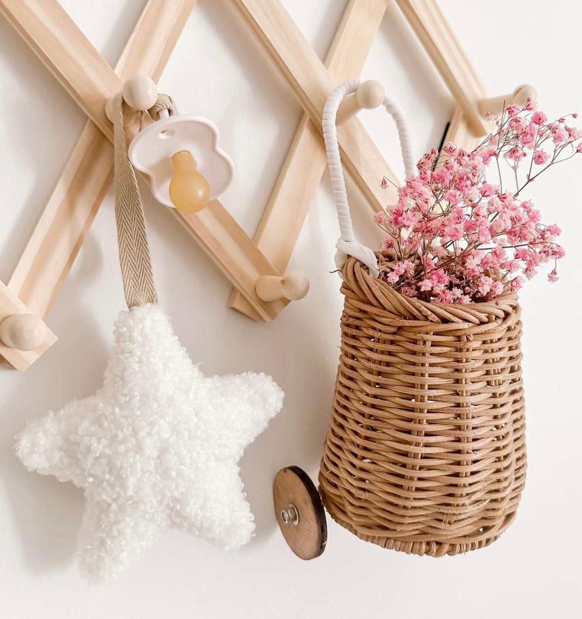 Star Pacifier Holder - Ivory - Millie and Rose
