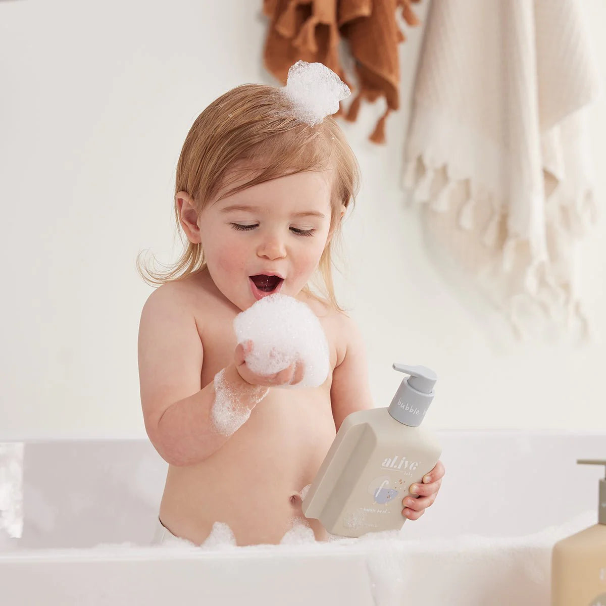 al.ive body - Bubble Bath - Apple Blossom