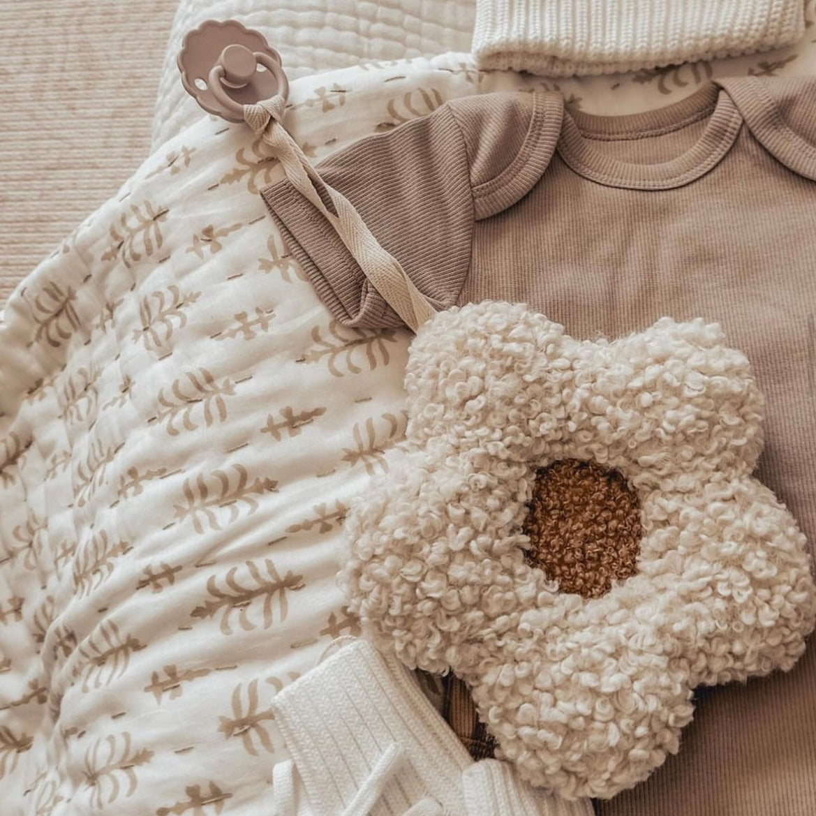 Daisy Pacifier Holder - Mushroom - Millie and Rose