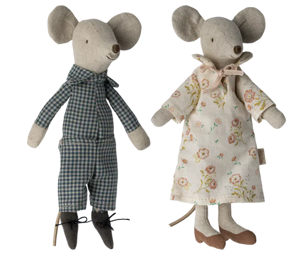 Grandma and Grandpa Mouse in box