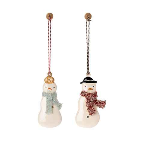 Two snowman ornaments with scarves and hats on a white background