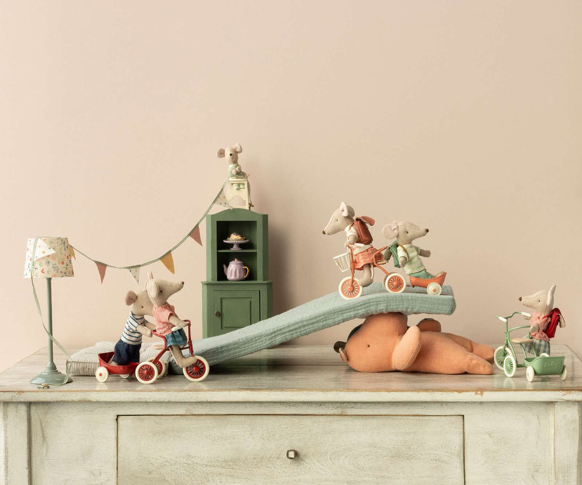 Maileg Tricycle Trailer Mouse Coral