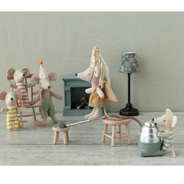 Triplets Baby Mice in Box