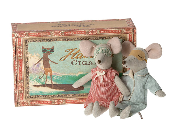 Maileg - Mum and Dad Mouse in Cigarbox