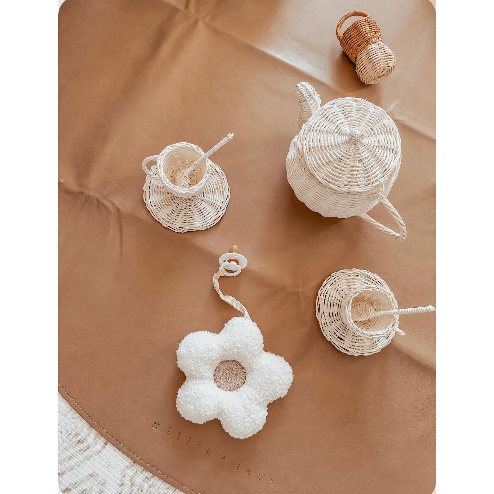 Daisy Pacifier Holder - White with Tan Inner - Millie and Rose