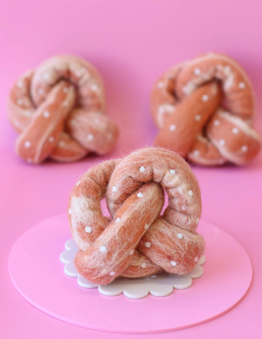 Juni Moon Giant New York Pretzel