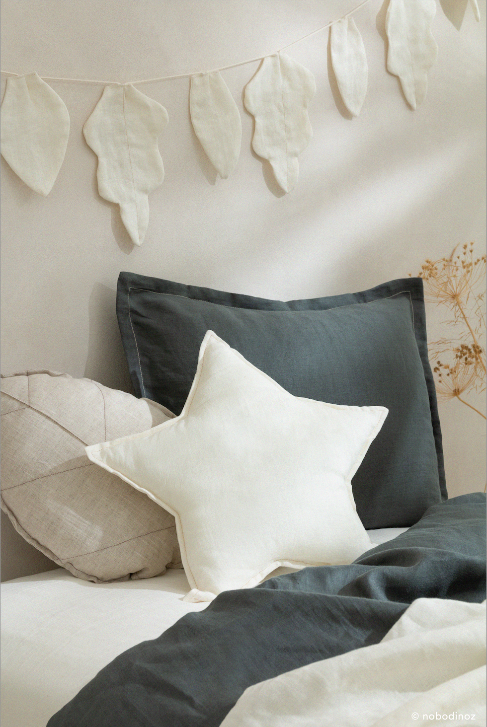 Lin Français Leaf Cushion • Greige - Little Bambino Bear