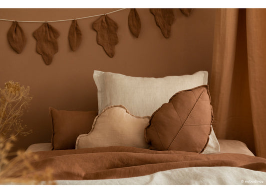 Nobodinoz Lin Français Leaf Cushion • Noisette
