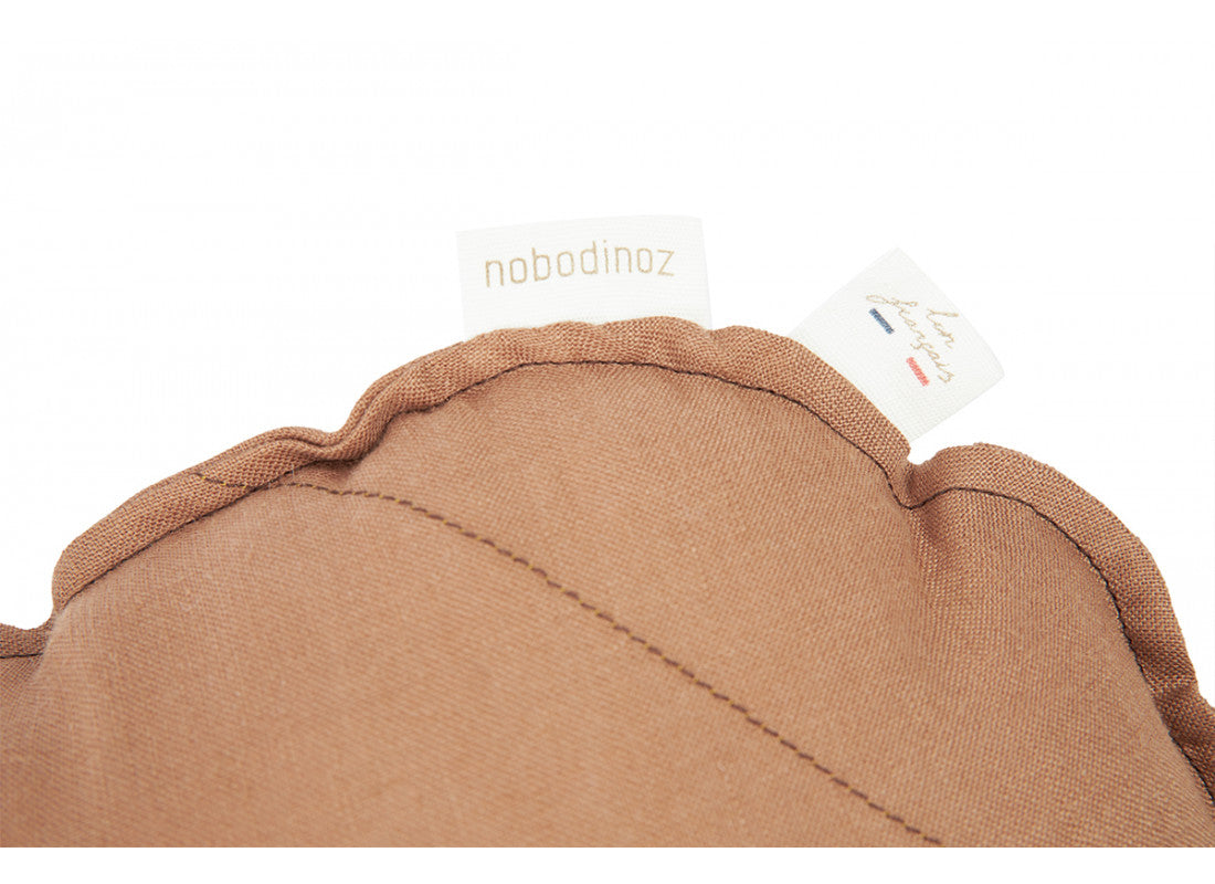 Nobodinoz Lin Français Leaf Cushion • Noisette