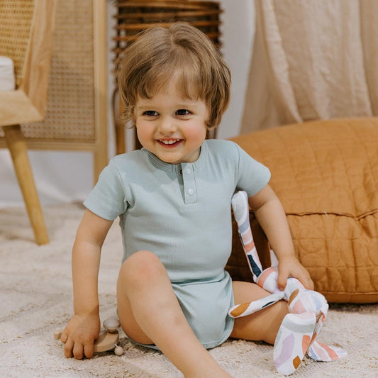 Snuggle Hunny Kids - Sage Short Sleeve Organic Bodysuit