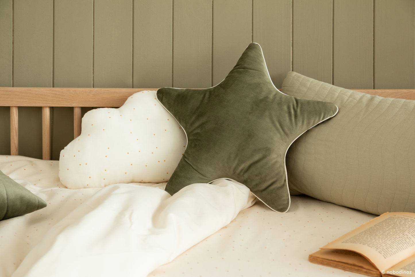 Nobodinoz Aristote Star Velvet Cushion 40X40 - Olive Green
